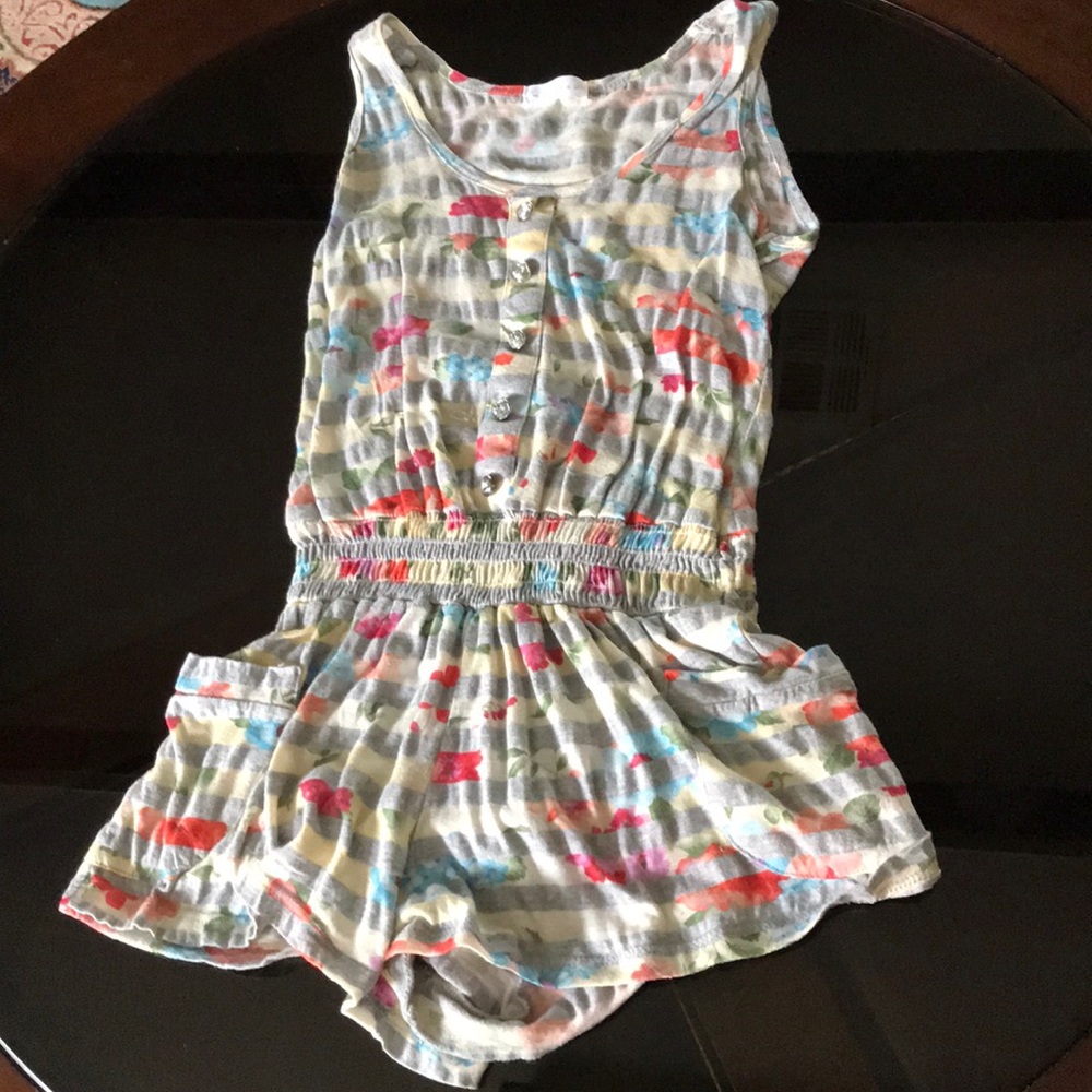 😉Monteau Flower Romper😉 Size: Small